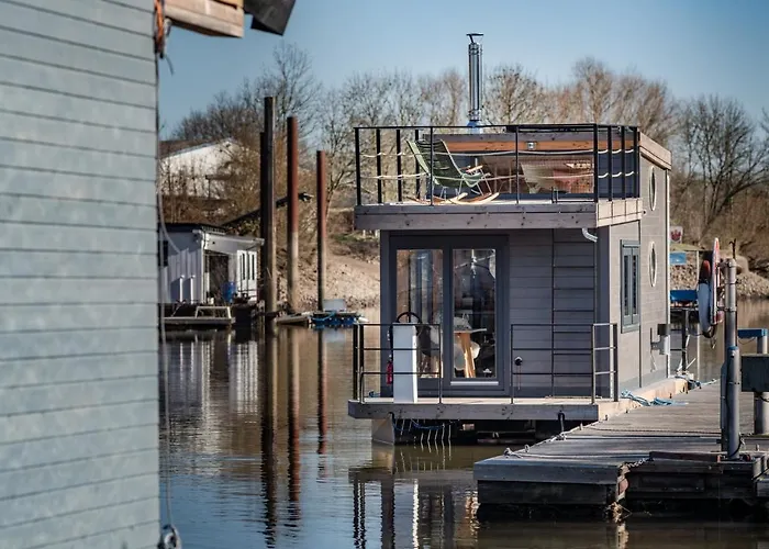 Wunderschoenes Hausboot Agathe *