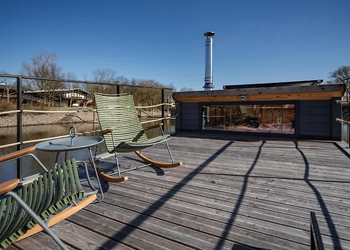 Wunderschoenes Hausboot Agathe Botel Hamburg